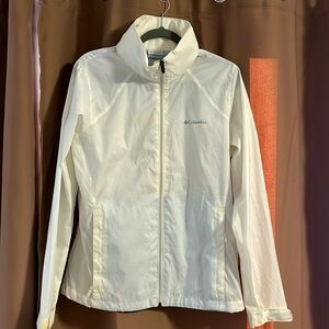 Like new size L women’s Columbia rain and wind jacket with retracting hood. NWOT